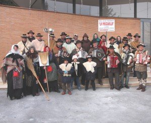 A A - Il Gruppo del Canto della Pasquella delle Pro Loco di Piediripa A-A-Il-Gruppo-del-Canto-della-Pasquella-delle-Pro-Loco-di-Piediripa