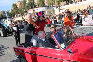 1-Il-Sindaco-di-Macerata-con-Miriana-Trevisan-300x200