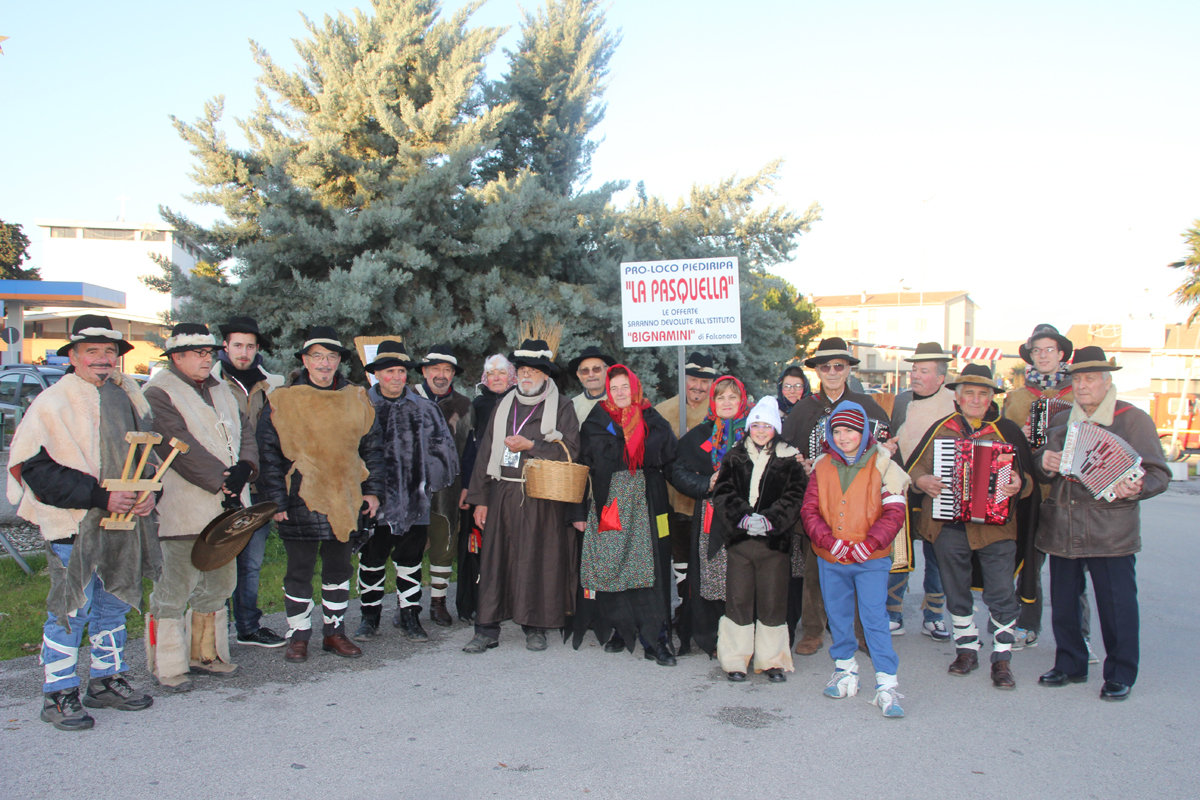 AA-Il-gruppo-del-canto-della-Pasquella-della-Pro-Loco-di-Piediripa