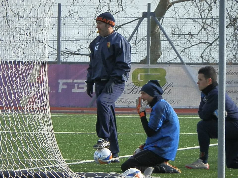 L'allenatore della Recanatese Mirko Omiccioli