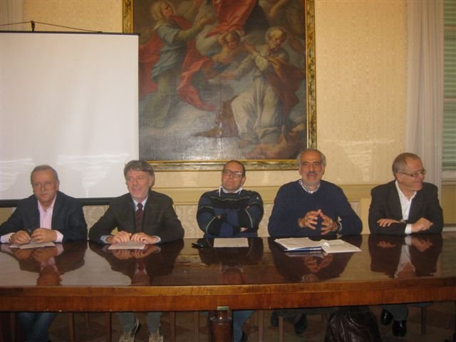 foto conf stampa rifiuti 004