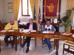 Da sinsitra l'assessore Ezio Manzi (Lavori Pubblici), il sindaco Sergio Paolucci e l'assessore al bilancio Ugo Riccobelli