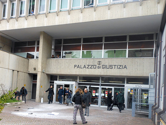 fuoco_tribunale (1)