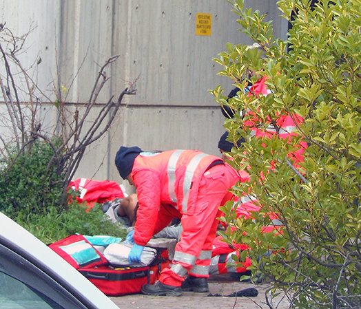 L'uomo è stato soccorso dal 118