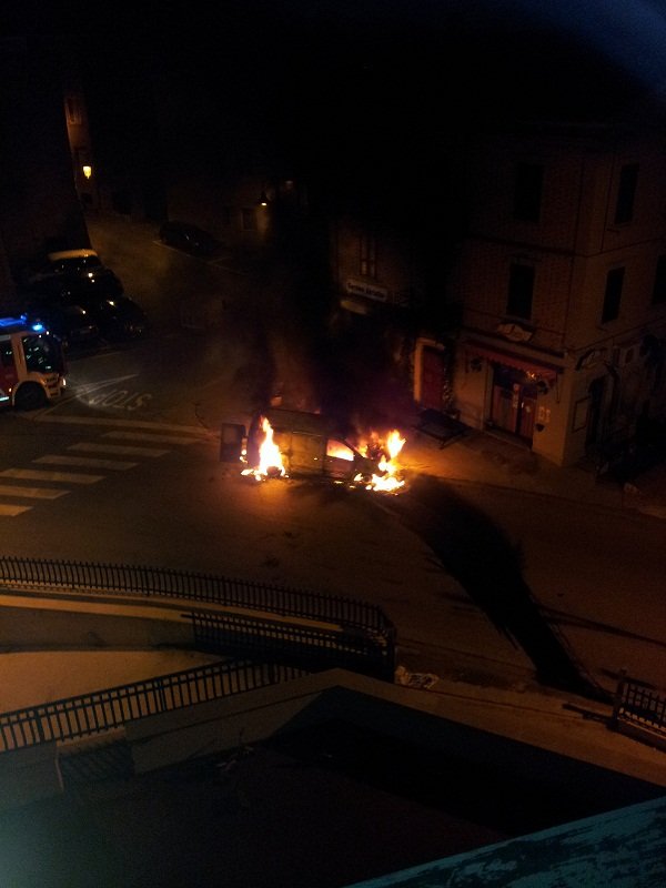 L'intervento dei Vigili del Fuoco (foto di un nostro lettore)