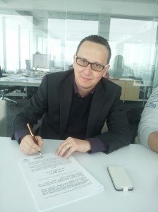 L'ingegner Luca Ferracuti Pompa alla firma del contratto