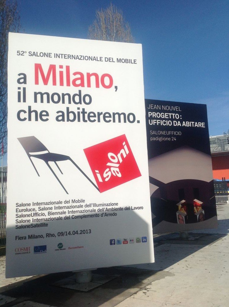 Esterno-salone-del-mobile-tabellone-pubblicitario-e1365928189201
