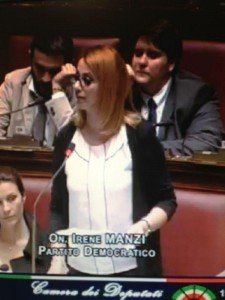 Irene Manzi durante un intervento alla Camera