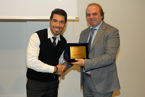 L'ingegner Vastaroli consegna il Premio Innovazione di Confartigianato all'assessore provinciale Palombini