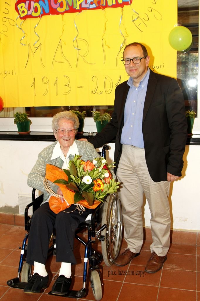 Maria Macellari festeggia il traguardo dei 100 anni con il sindaco Corvatta