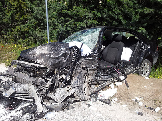 La Mercedes di Gentilucci distrutta dopo lo schianto