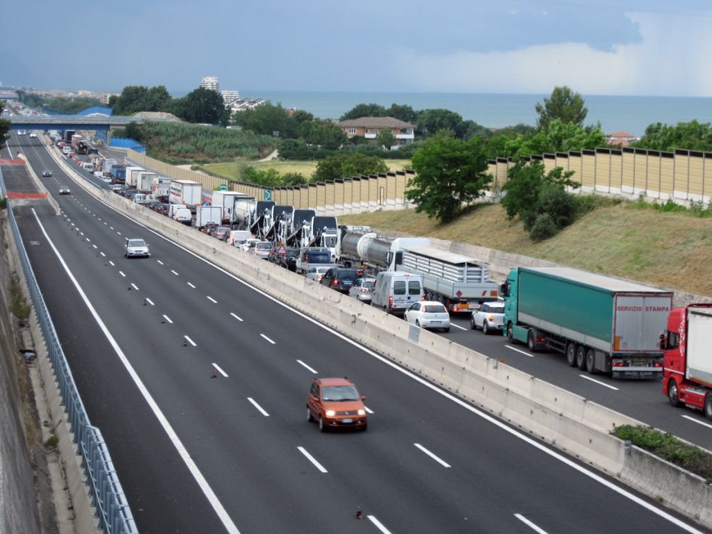 Traffico bloccato sulla corsia nord a causa dell'incidente