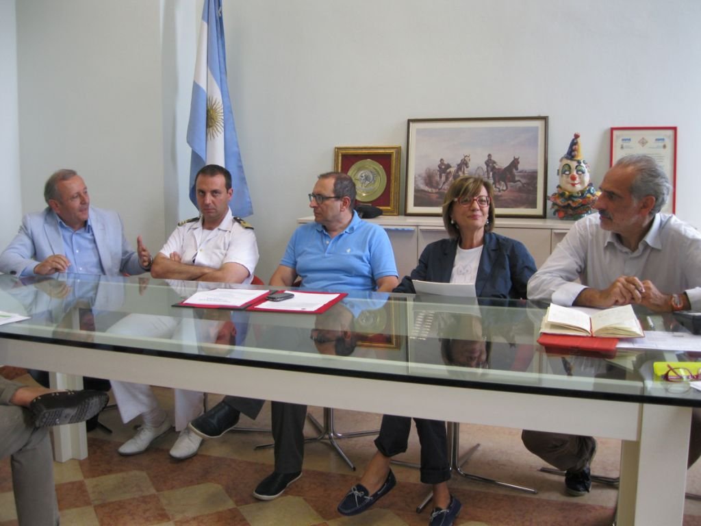 Nella foto da sinistra Giuseppe Giampaoli del Cosmari, il Tv Lorenzo Masci, il sindaco Tommaso Corvatta, l'assessore regionale all'ambiente Maura Malaspina e l'assessore Giulio Silenzi