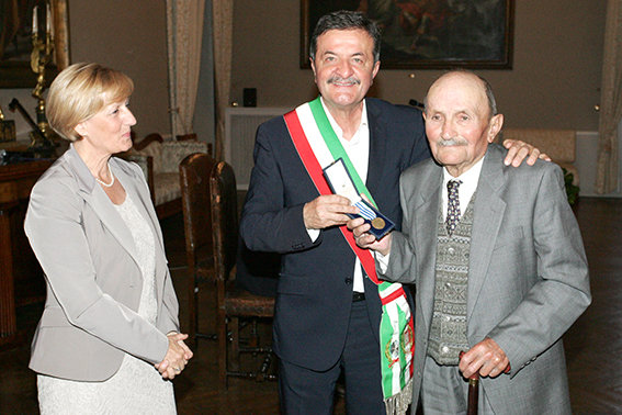 Medaglie_onore_ex_Deportati (10)