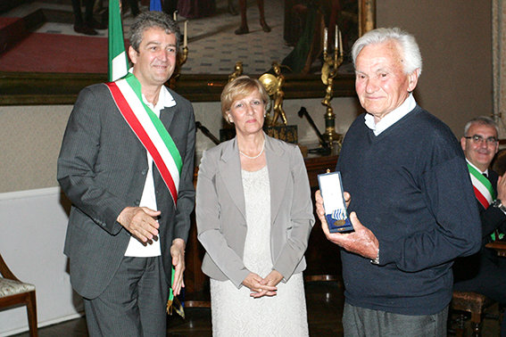 Medaglie_onore_ex_Deportati (8)