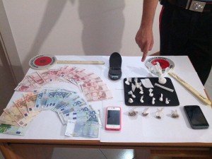 Droga, cellulari e contante sequestrato alla 30enne