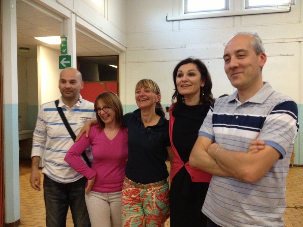 L'assessore accanto ai genitori del comitato mensa 