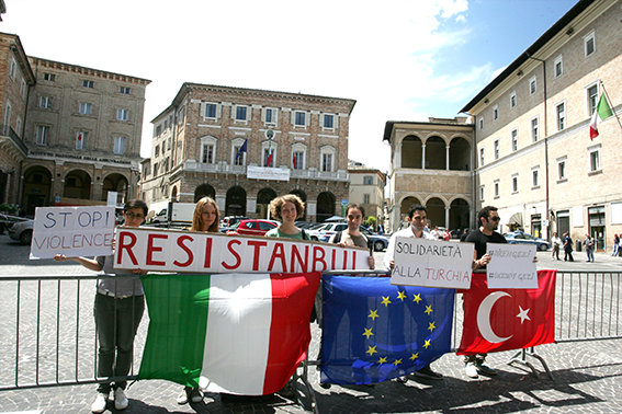 manifestazione_turchia (2)