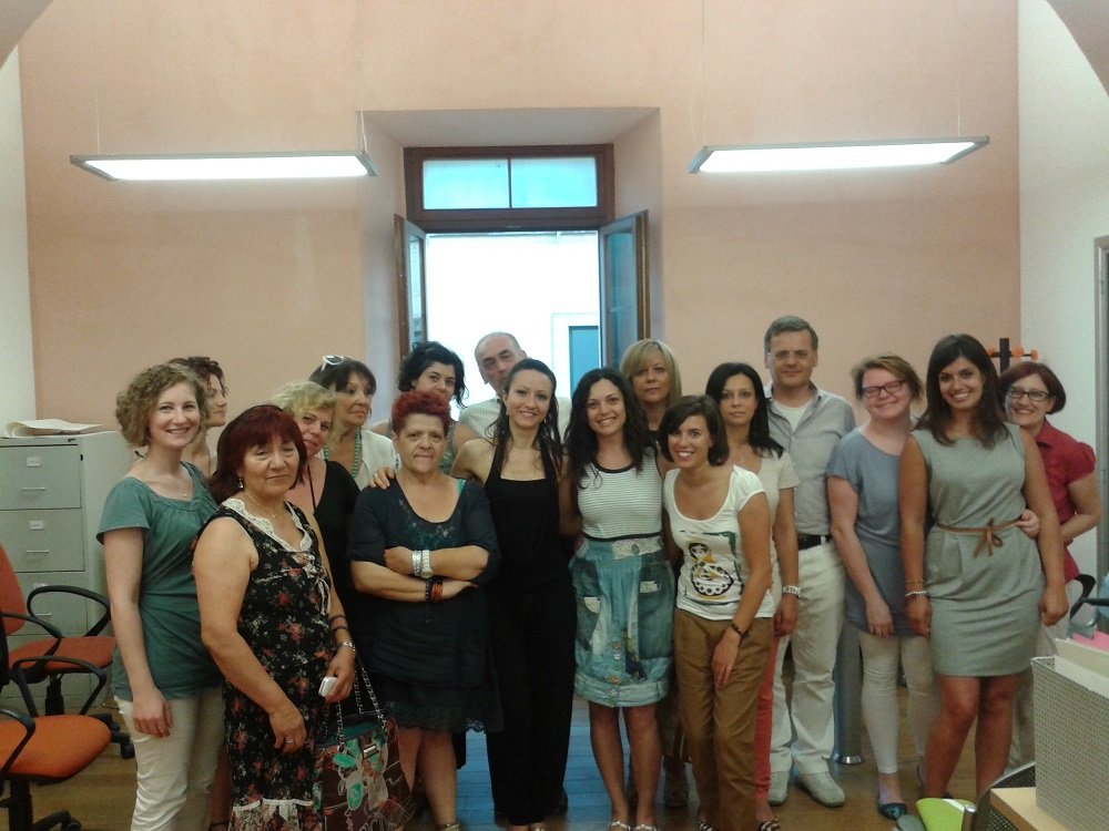 Gli operatori domiciliari insieme allo staff del servizio "Servizi alla persona"