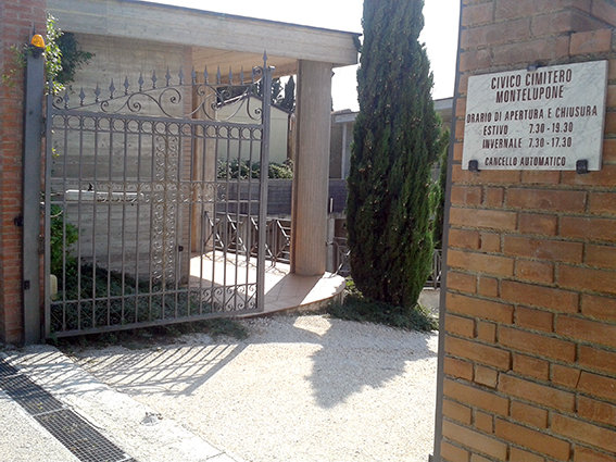 Tombe_imbrattate_Montelupone