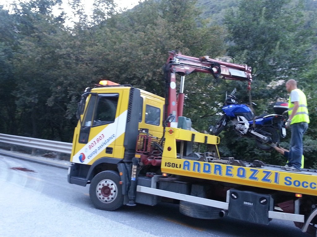 La moto su cui viaggiava Roberto Della Cerra