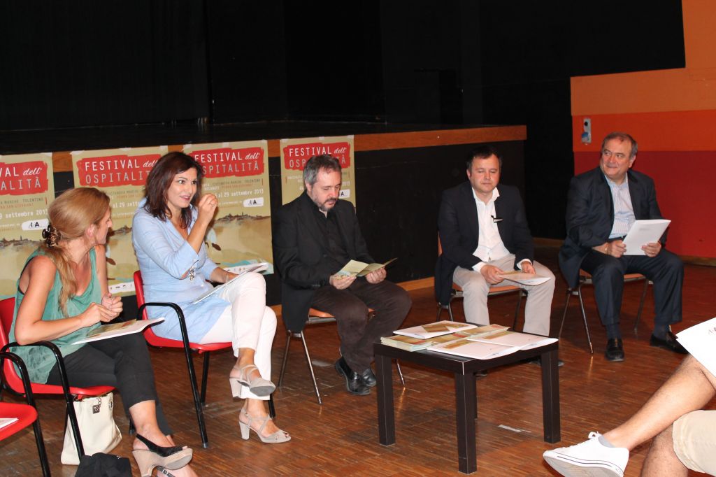 Alla conferenza di presentazione Rosetta Martellini, presidente Teatri di Civitanova, Stefania Monteverde, assessore alla Cultura di Macerata, Alessandro Seri, presidente Adam Accademia e Giuliano Bianchi Presidente Camera di Commercio