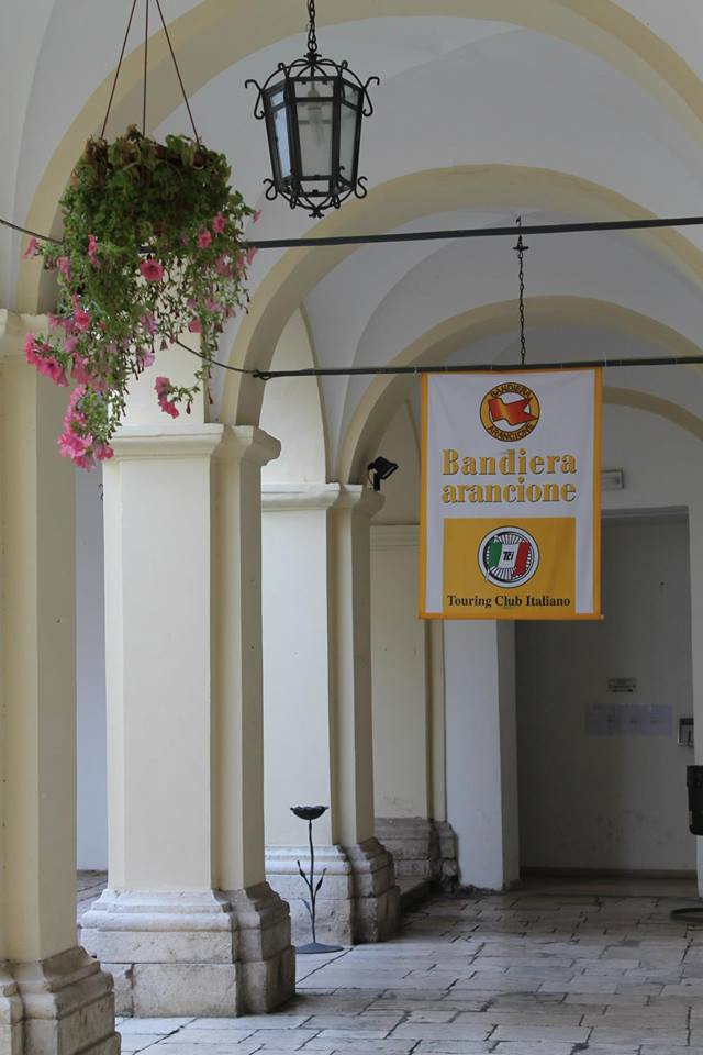 bandiere arancioni
