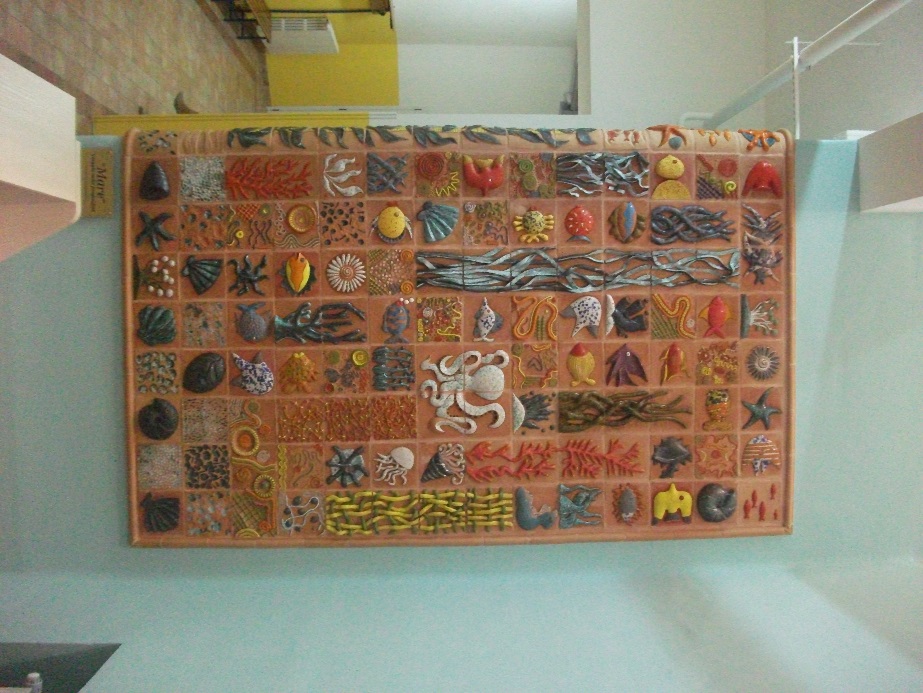L’opera in ceramica “Mare. Viaggio nelle profondità”
