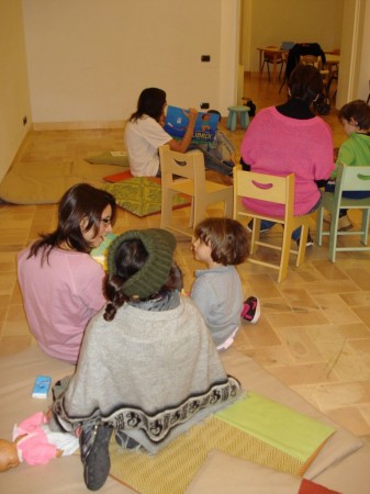 Bambini ad un appuntamento di Nati per leggere