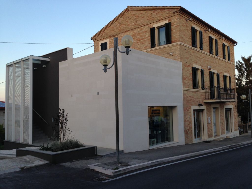 2 neg montelupone