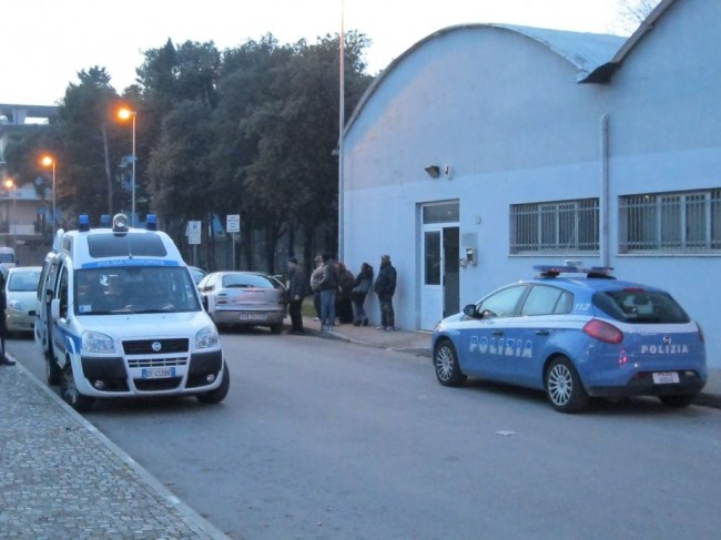 Un momento dello sgombero all'ente fiera