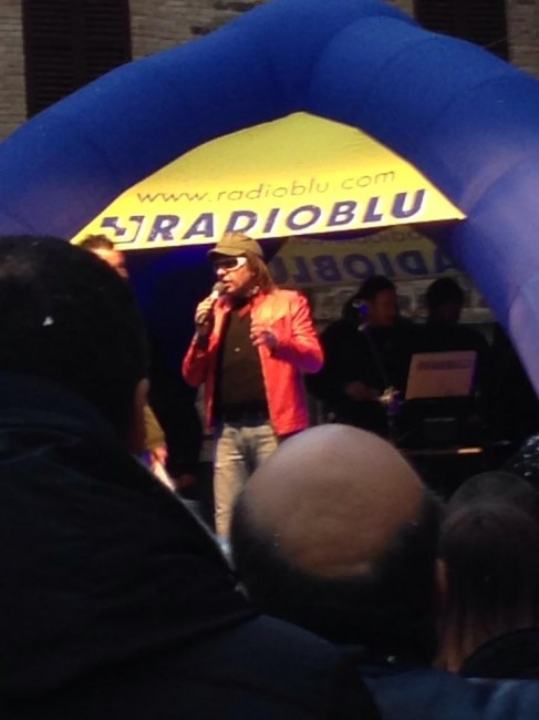 Dario  Ballantini imita Vasco Rossi