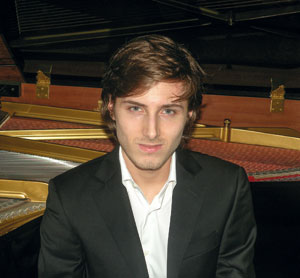 Il pianista settempedano Enrico Cicconofri