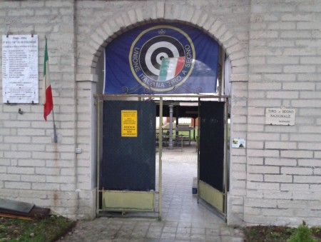 L'ingresso del poligono di tiro di Sarnano