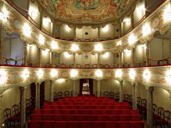 Teatro Flora, Penna San Giovanni