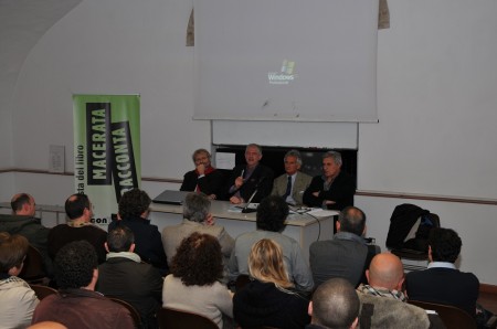 Tutto esaurito anche per la presentazione del libro di Emanuele Tacconi