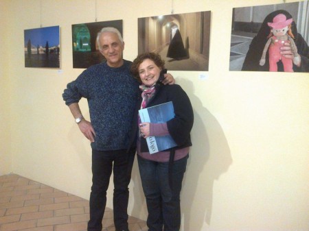 Adriano Gamberini e Anna Grottesi davanti alla fotografia donata