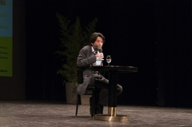 Massimo Cacciari sul palco del Lauro Rossi