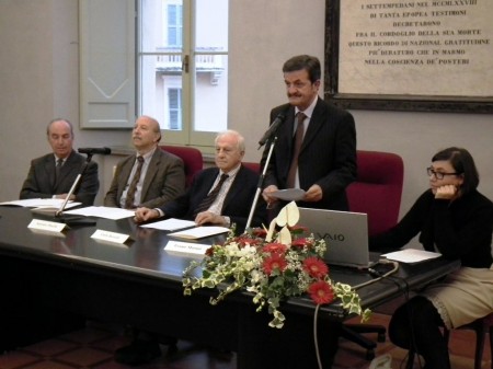 il sindaco Martini con il prof. Bertelli e alcuni membri della commissione esaminatrice dei testi