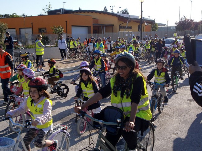 a scuola in bici