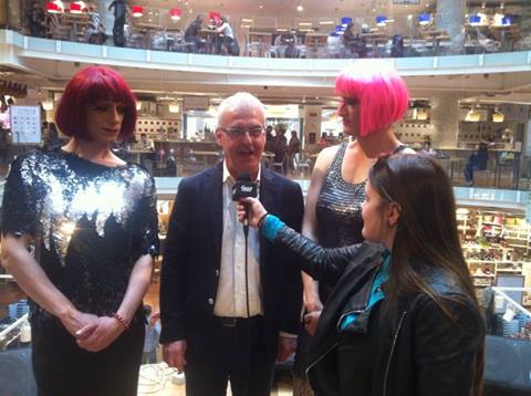 Il sindaco Romano Carancini oggi a Milano assieme alle Nina's Drag