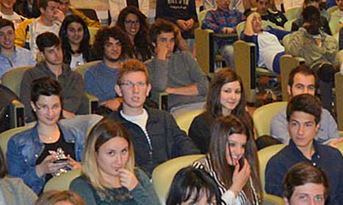 I ragazzi della 5°F con la referente aziendale Alessandra Renzi