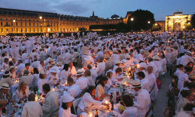 Alcune immagini della cena in bianco a Parigi