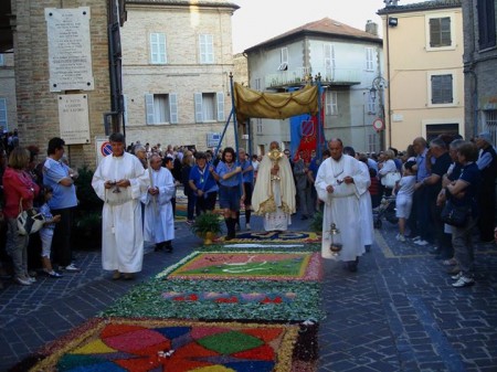 La processione del Corpus Domini a Monte San Giusto
