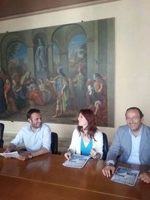 Il vice sindaco Roberto Lucarelli, Roberta Grifantini, il sindaco Gianluca Pasqui