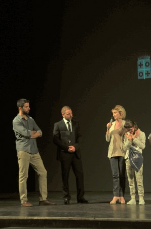 Pablo Trincia con l'assessore Paola Giorgi e i vincitori