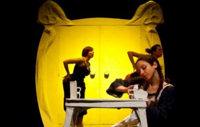 Una scena da Cenerentola, spettacolo della compagnia Factory, in scena all'Arena il 10 luglio.