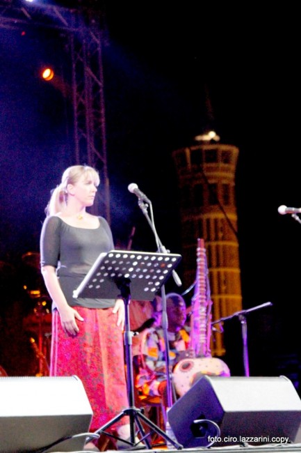 Ginevra Di Marco ha chiuso il Rive Festival. Unica data insieme con l'orchestra di Piazza Vittorio