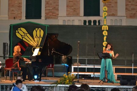 Il concerto “Voce e notte” per la serata conclusiva di Apimarche