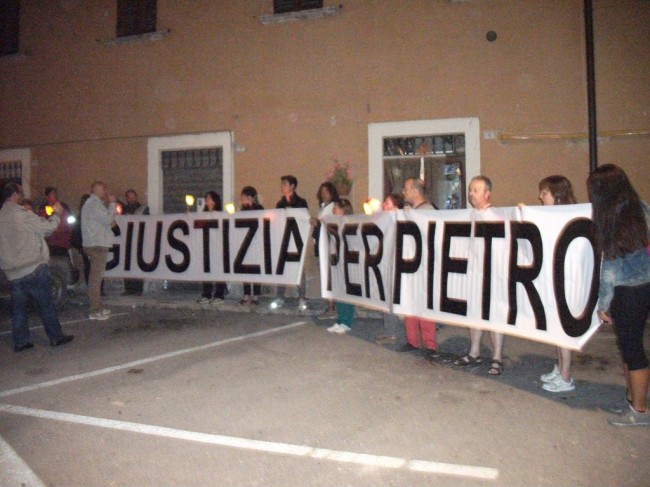 Una fiaccolata per chiedere giustizia